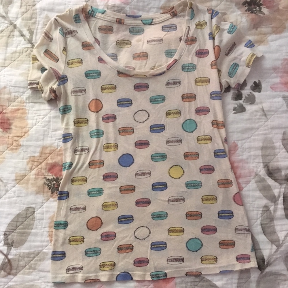 Macaroon V-Neck